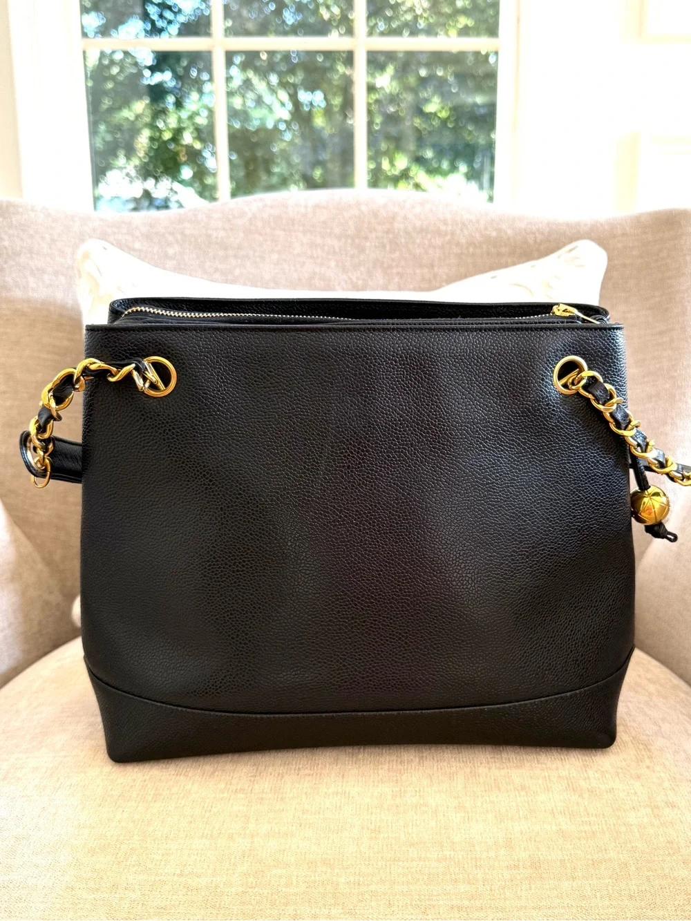 Authentic Chanel CC black caviar leather shoulder bag tote gold hardware